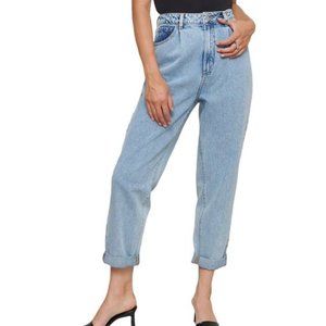 Dynamite Indigo Light Blue ETHSOS | Gigi Ultra High Rise Carrot Leg Jeans